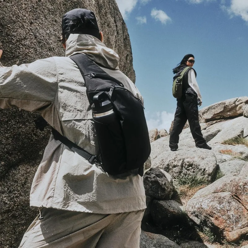 오른쪽 어깨에 착용하는 7.5L 용량의 가슴 가방 -  - Sling Backpack Shoulder 리뷰 및 가격